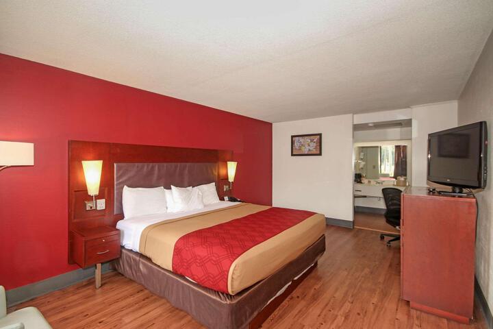 1 King Bed (7 of 11)