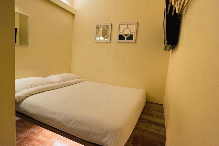 Room 8 of 34