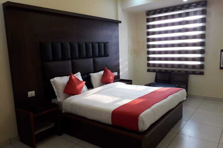 Room 11 of 30
