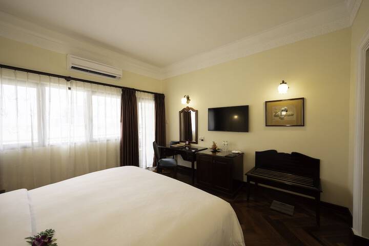 Room 18 of 193