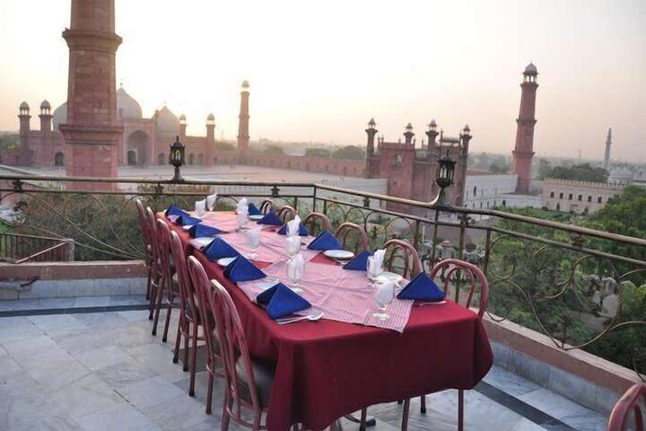 Dining 16 of 25