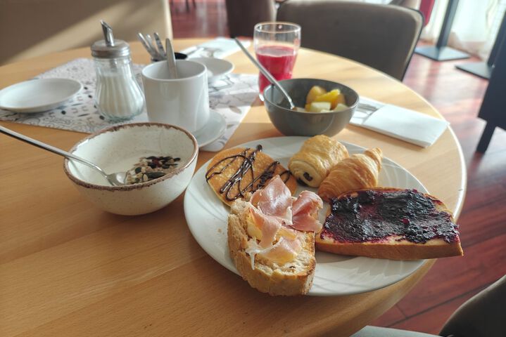 Breakfast/Coffee Service 30 of 34