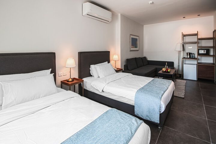 Room 15 of 34