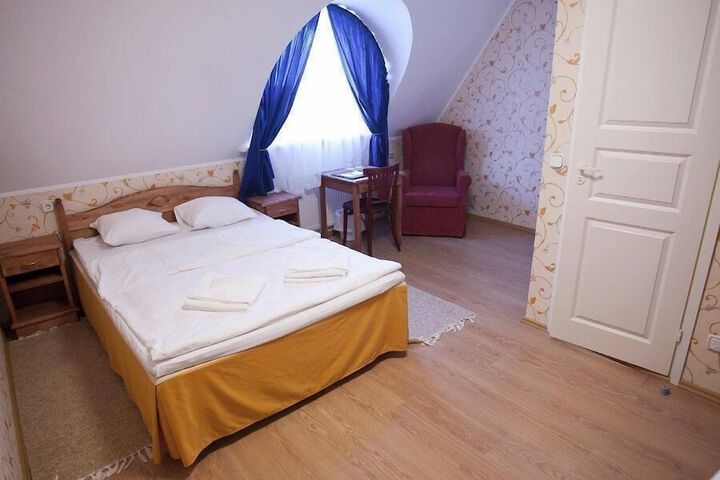 Room 9 of 36
