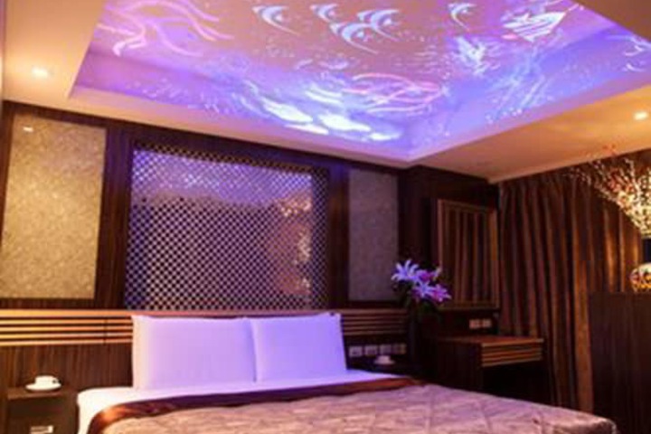 Room 4 of 72