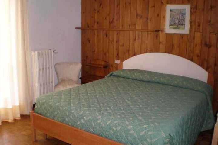 Room 11 of 27