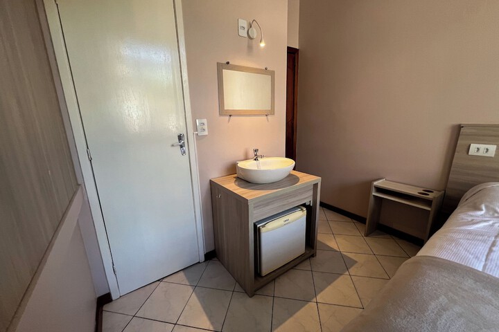 Room 106 of 206