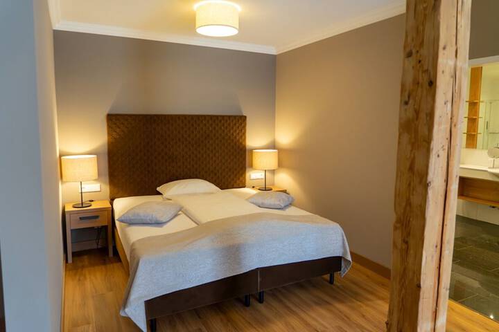Room 16 of 116