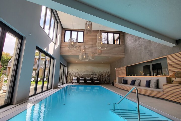 Pool 51 of 60