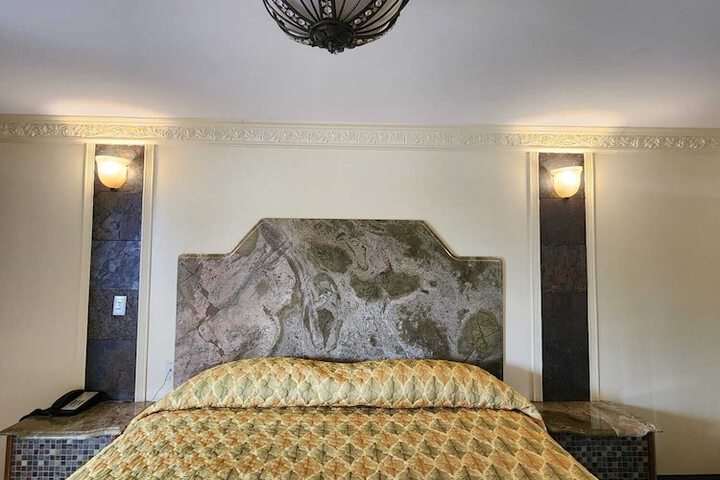 Room 5 of 18
