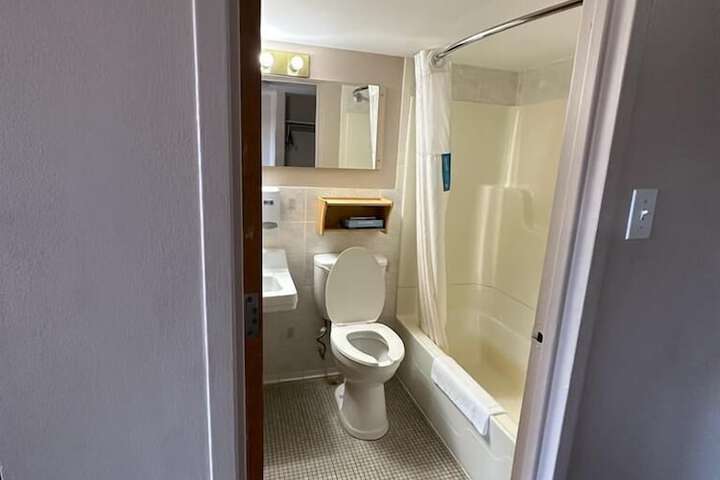 Room 9 of 34