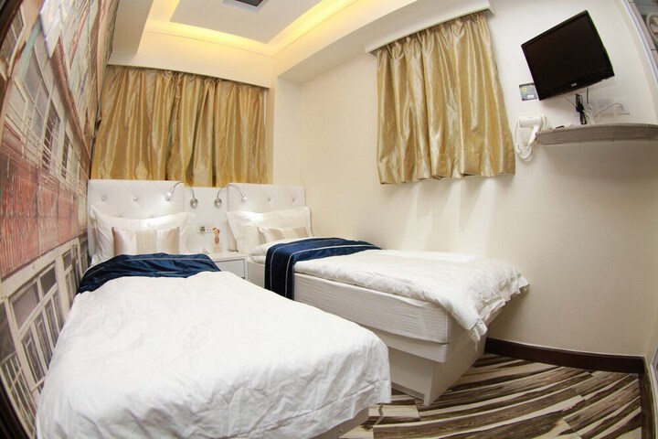 Room 40 of 50