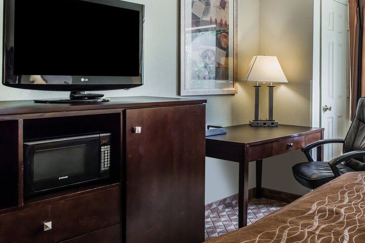 Room 6 of 33