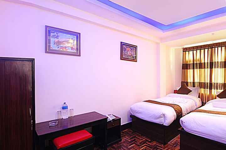Room 5 of 38