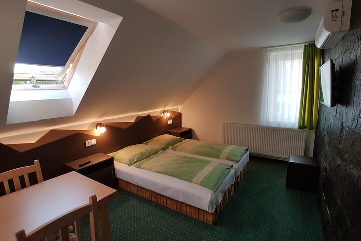 Room 8 of 29