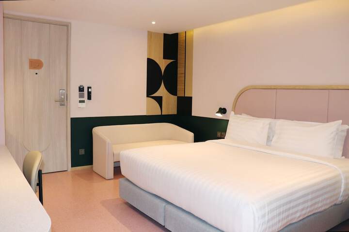 Room 28 of 155