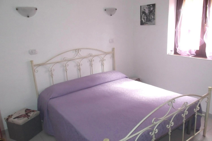 Room 2 of 3