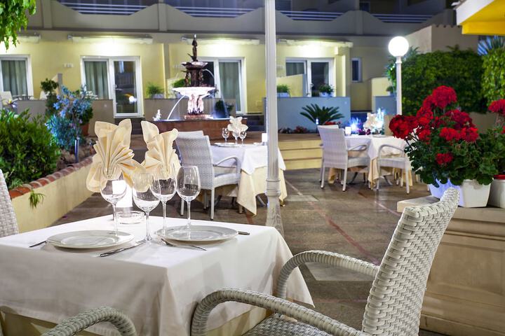Dining 90 of 114