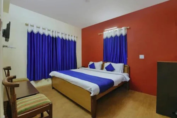 Room 6 of 12