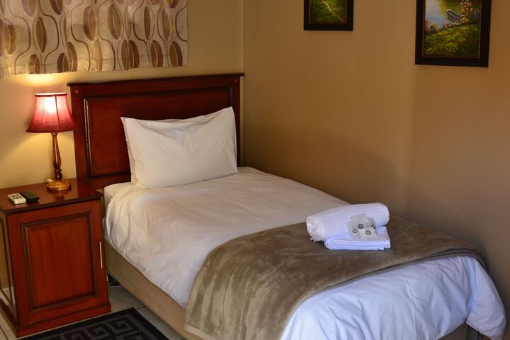 Room 8 of 10