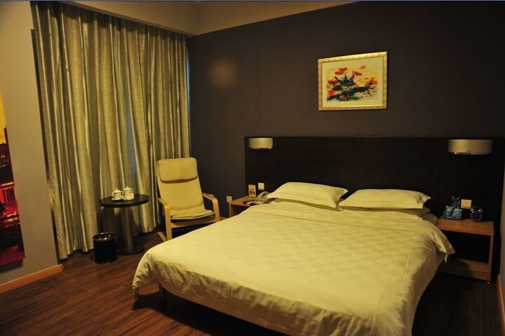 Room 10 of 25