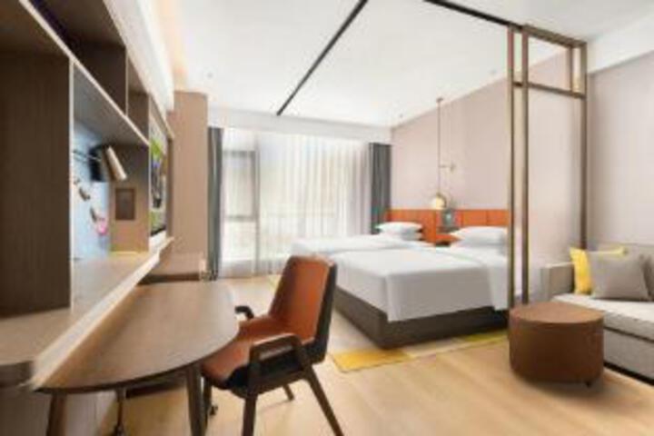 Room 9 of 11
