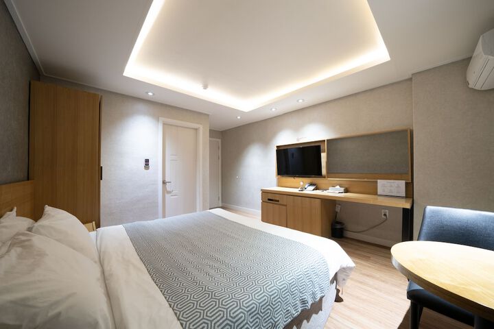 Room 72 of 119