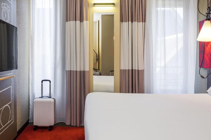 Room 14 of 42