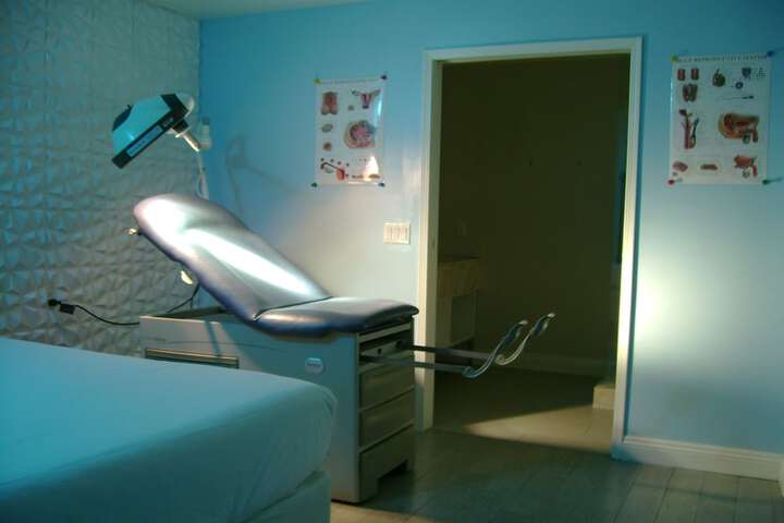 2 Queen Beds (14 of 16)
