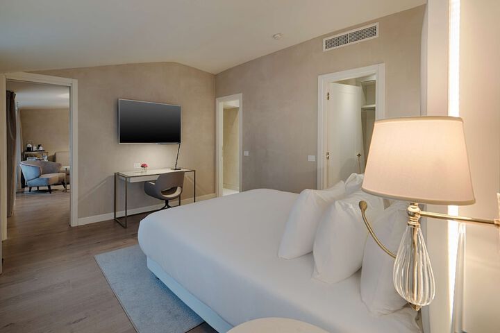 Room 13 of 79