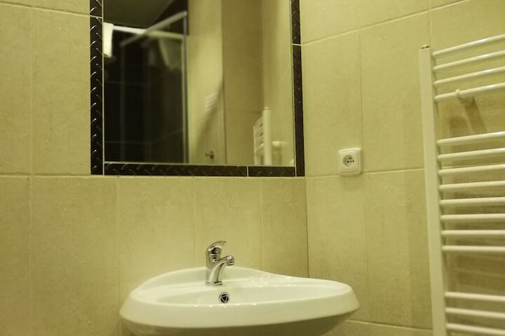 Room 56 of 84