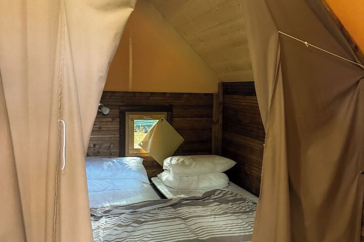 Room 15 of 102