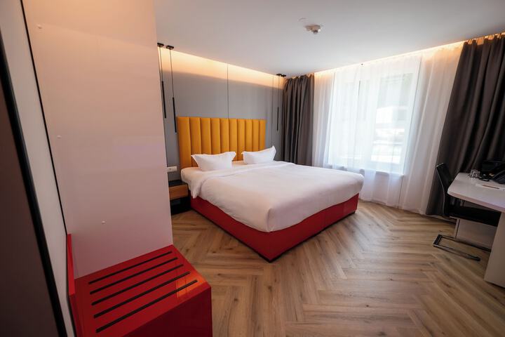 Room 28 of 80