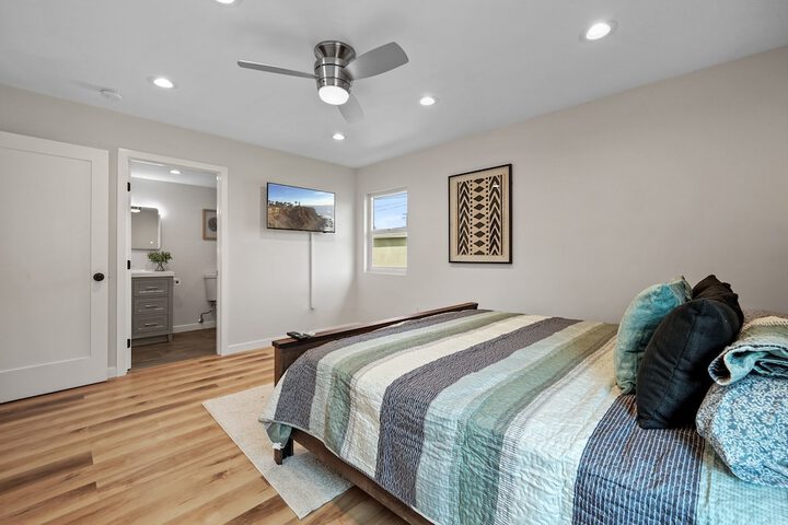 Room 4 of 12