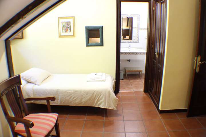 Room 12 of 37