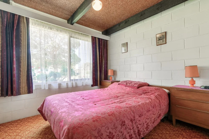 Room 6 of 13