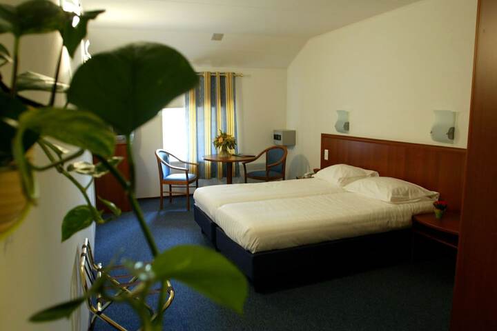 Room 2 of 15