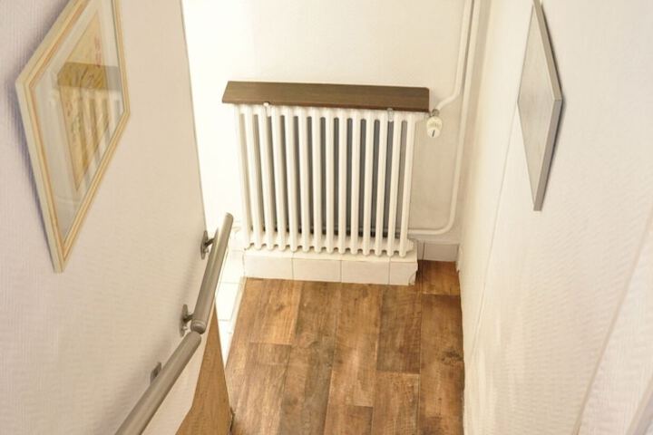 Room 4 of 82