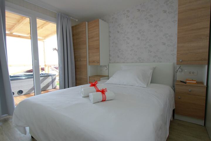 Room 4 of 71