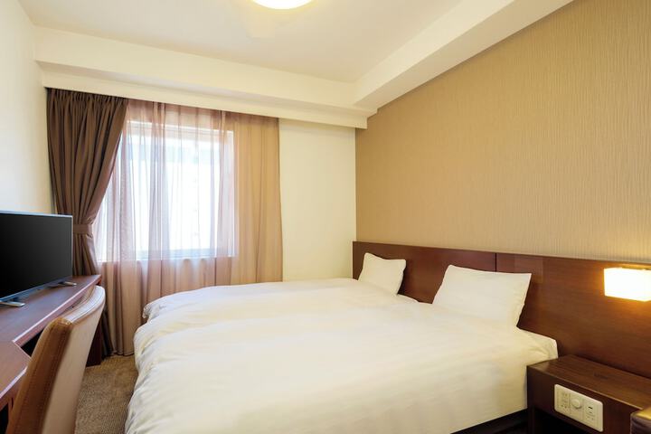 Room 5 of 38