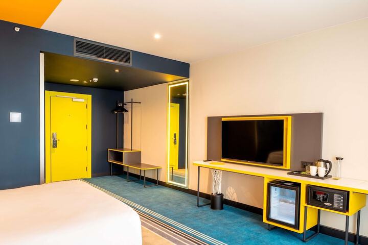 Room 16 of 83