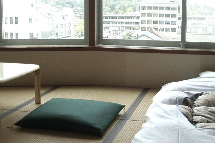 Room 16 of 25