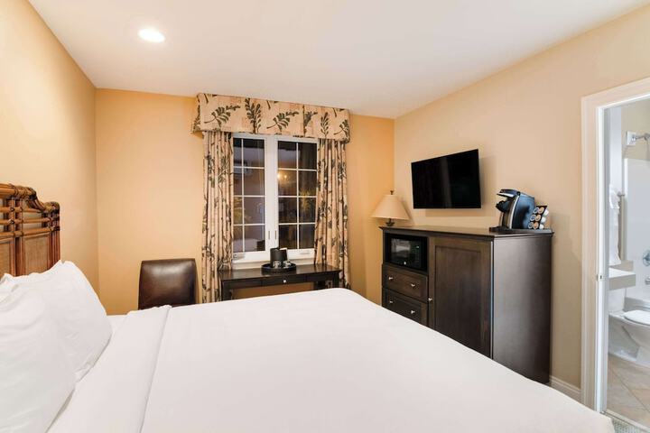 1 King Bed (20 of 31)