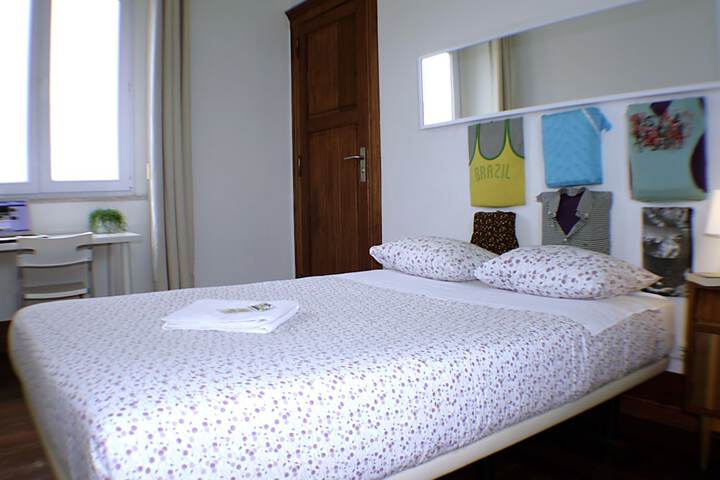 Room 5 of 68