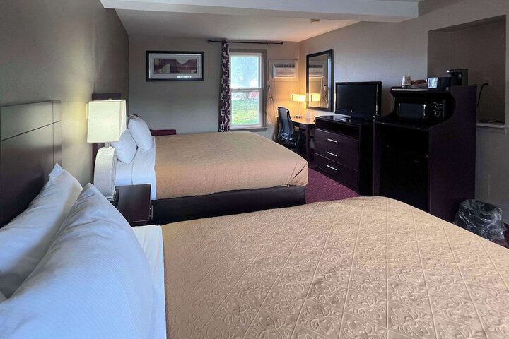 1 King Bed 1 Double Bed (3 of 16)