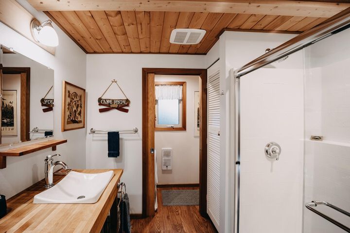 Room 9 of 18