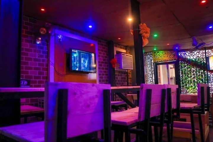 Lounge 35 of 42