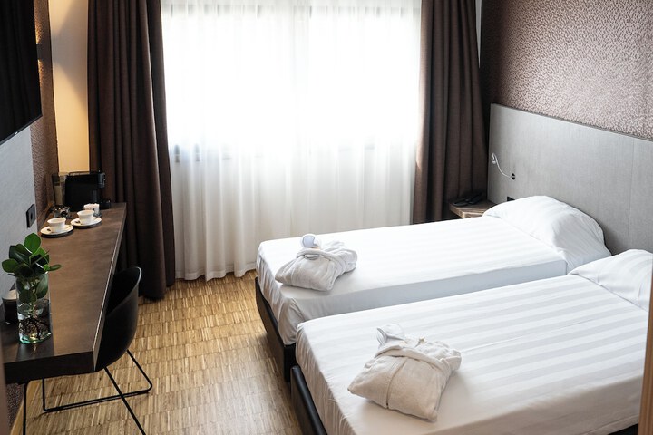 Room 17 of 24