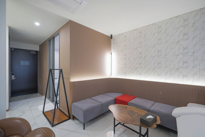 Room 18 of 83