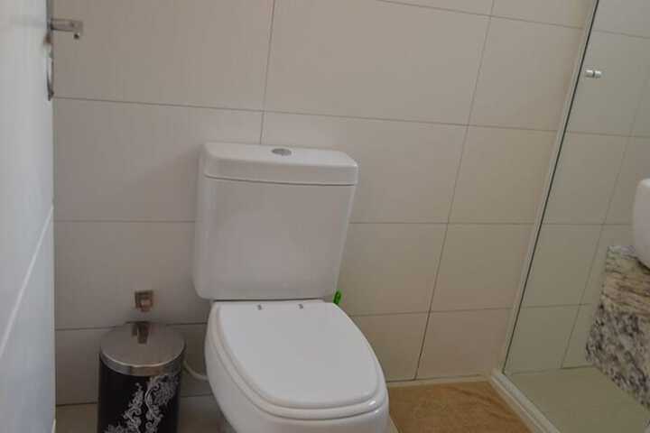 Room 10 of 18